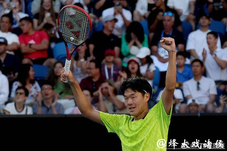 父母是老乡，砸下300万元成美国藤校网球特长生，15年未曾归国